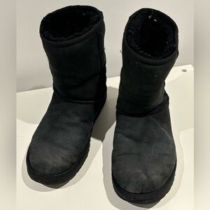UGG black boots classic II - see boots for wear  size 9